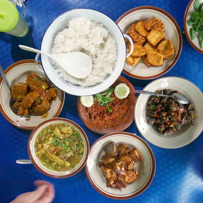 7 Tempat Kuliner Malam yang Buka Sampai Subuh