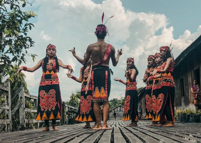 UMKM dengan Sentuhan Budaya Lokal: Potensi Produk Unik