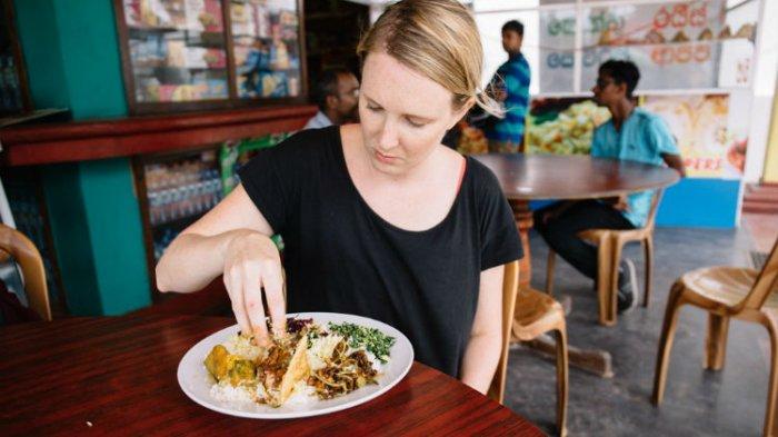Makan Sendirian di Luar Rumah: Tren Baru Anak Kota