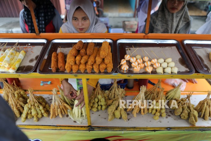 Makanan Khas Desa Dilirik Pasar Kota